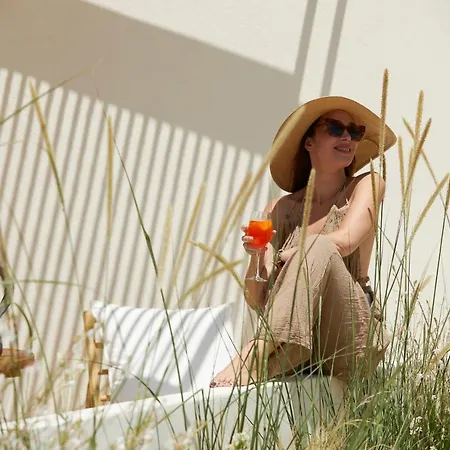 White Pebble ポロニア