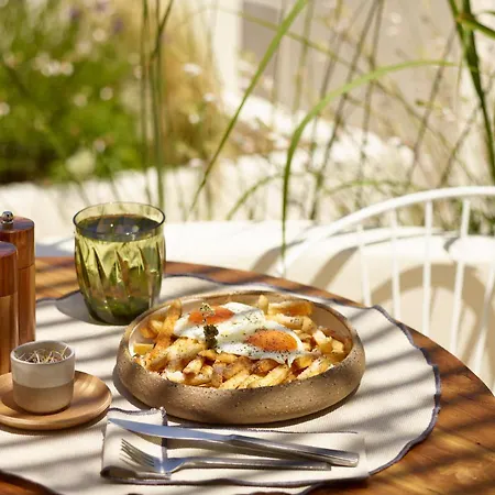 White Pebble ホテル ポロニア