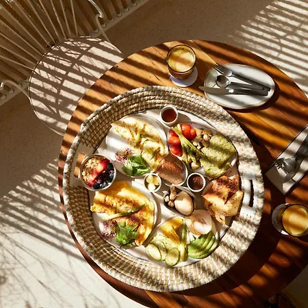 White Pebble ホテル ポロニア