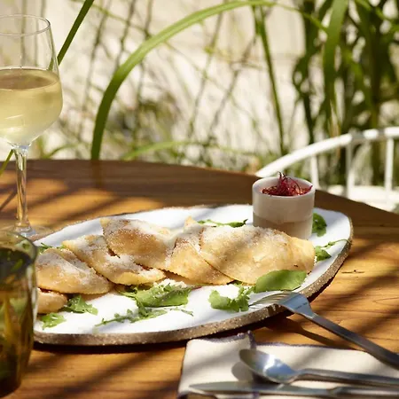 White Pebble 5* ポロニア