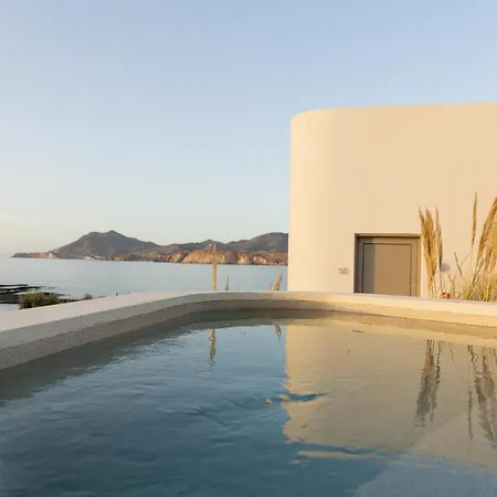 White Pebble ホテル