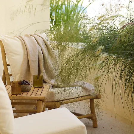 ホテル White Pebble 5*