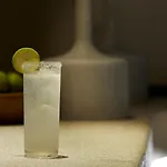 White Pebble 酒店