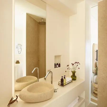 White Pebble Hotel
