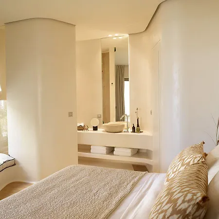 White Pebble Otel Pollonia