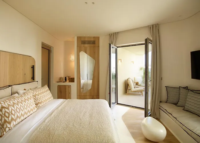 White Pebble Hotel 5*