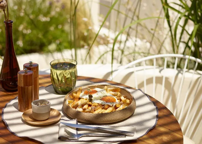 White Pebble Hotel Pollonia