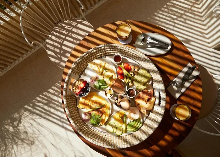 White Pebble Hotel Pollonia