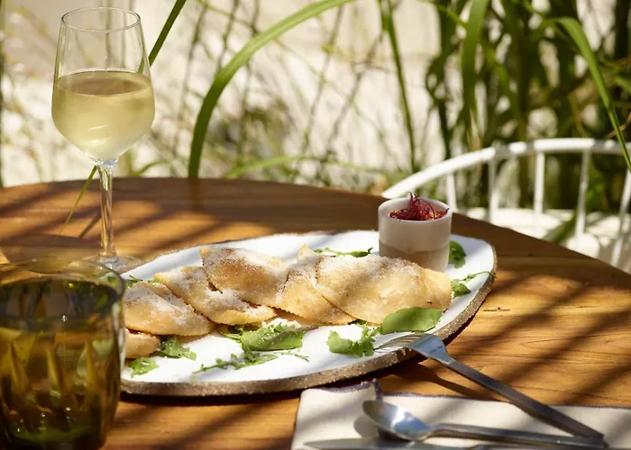 White Pebble 5* Pollonia