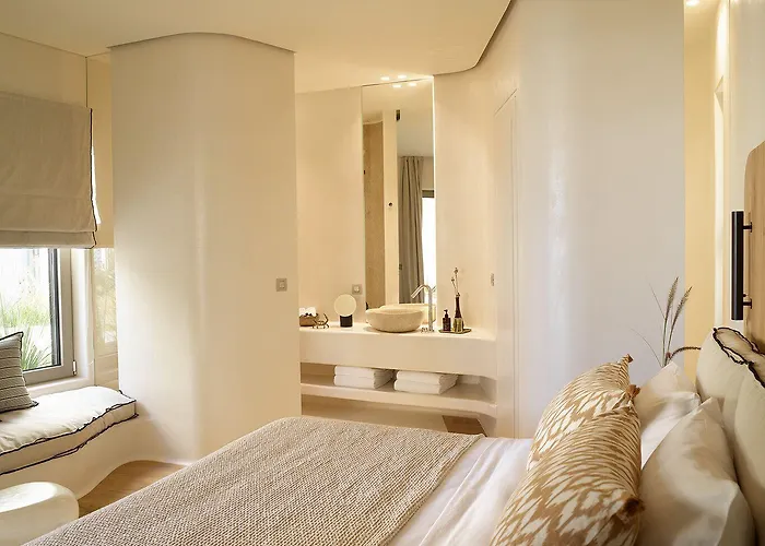 White Pebble Hotel Pollonia