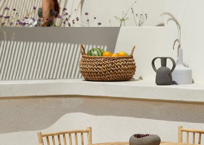 White Pebble Hotel Pollonia